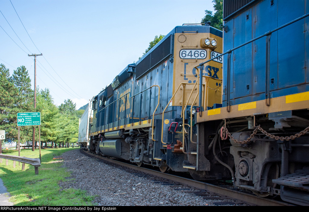 CSX 6466 trails on L040